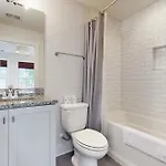 Brick Manor Unit A Holiday home Nashville