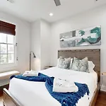Brick Manor Unit A Holiday home