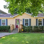 3 Bedroom Only 3 Miles From Downtown Holiday home Nashville