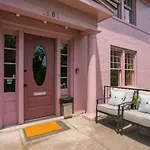 Hottub At The Pink House Walk To Coffee Food Bars