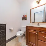 Holiday home 2 Chic Lofts Right On Broadway Strip Sleeps 10 *