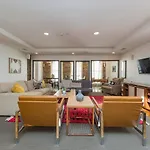 2 Chic Lofts Right On Broadway Strip Sleeps 10 Holiday home Nashville