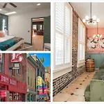 2 Chic Lofts Right On Broadway Strip Sleeps 10 Holiday home