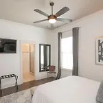 Spacious W Bar & Pool Table & Garage Near Belmont *