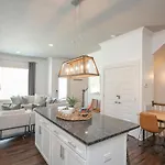 Spacious W Bar & Pool Table & Garage Near Belmont * Nashville