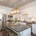 Holiday home Spacious W Bar & Pool Table & Garage Near Belmont