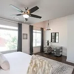 Spacious W Bar & Pool Table & Garage Near Belmont Holiday home *