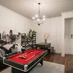 Holiday home Spacious W Bar & Pool Table & Garage Near Belmont *