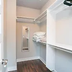 Holiday home Spacious W Bar & Pool Table & Garage Near Belmont Nashville