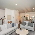 Holiday home Spacious W Bar & Pool Table & Garage Near Belmont Nashville