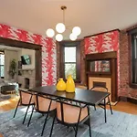 Historic Jewel Walk To Eats & Shops *