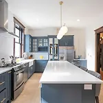 Holiday home Historic Jewel Walk To Eats & Shops *