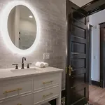 Historic Jewel Walk To Eats & Shops Holiday home Nashville