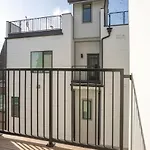 Holiday home 1 5 Miles To Broadway Rooftop Deck W Views