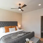 The Lemon Drop Walk To Cafes Shops & Vandy Holiday home