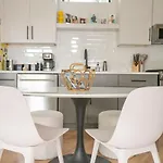 The Lemon Drop Walk To Cafes Shops & Vandy Holiday home