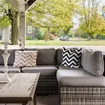 Holiday home Enchanting Retreat 15 Minutes To