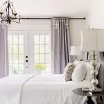 Enchanting Retreat 15 Minutes To *