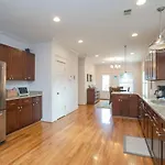 July Discount! Close To Downtown, Yard Holiday home *