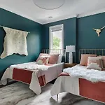 Relax Into Urban Chic At A Textured East