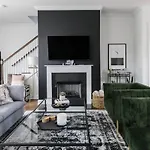 Relax Into Urban Chic At A Textured East * Nashville