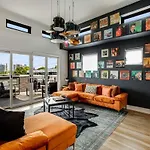 Holiday home Stylish New Gulch Rooftop Deck W Views