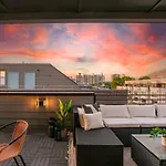 Holiday home Stylish New Gulch Rooftop Deck W Views Nashville
