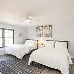 Spacious Only 2 Miles From Downtown Holiday home Nashville