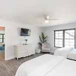 Spacious Only 2 Miles From Downtown *