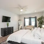 Spacious Only 2 Miles From Downtown Nashville