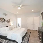 Spacious Only 2 Miles From Downtown Nashville
