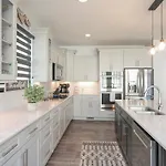Spacious Only 2 Miles From Downtown *