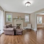 Spacious 3 Bedroom 3 Miles To Dt