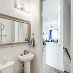 Holiday home Bright Townhome ~ 5 Mi To Downtown!