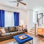 Bright Townhome ~ 5 Mi To Downtown! Holiday home Nashville