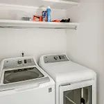 Bright Townhome ~ 5 Mi To Downtown! Holiday home
