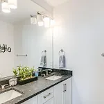 Bright Townhome ~ 5 Mi To Downtown! Holiday home Nashville
