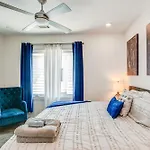 Holiday home Bright Townhome ~ 5 Mi To Downtown! Nashville