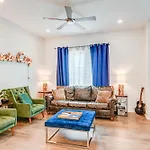 Bright Townhome ~ 5 Mi To Downtown! *