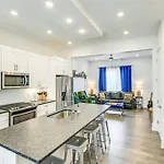 Holiday home Bright Townhome ~ 5 Mi To Downtown!