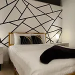 New In Nashville, Pool Gym Rooftop & Laundry 5 Min From Broadway Apartment *