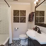 The Johnny And June House Prime Location Holiday home