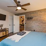The Johnny And June House Prime Location Holiday home *