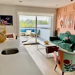 Fabulous Location Walk To Food & Bars Roof Deck Holiday home Nashville