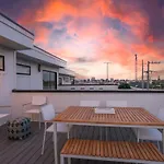 Fabulous Location Walk To Food & Bars Roof Deck *