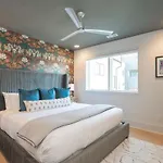 Holiday home Fabulous Location Walk To Food & Bars Roof Deck *