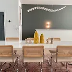 Holiday home Fabulous Location Walk To Food & Bars Roof Deck *