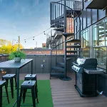 Holiday home 2 Miles To Broadway W Rooftop Deck Grill & Garage Nashville