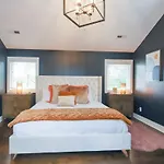 Stylish For 12 8th Ave South 6 Beds Holiday home Nashville