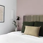 Songbird - Cozy & Centrally Located Apartment